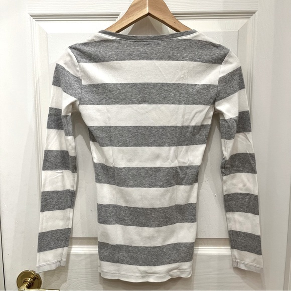 💠3/$10 TOMMY HILFIGER Long Sleeves Stripe Shirt - Picture 2 of 4